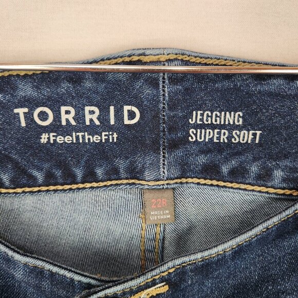 Torrid Jeggings Super Soft Women's 22R  Mid Rise Ankle Distressed Denim Blue - Picture 6 of 8